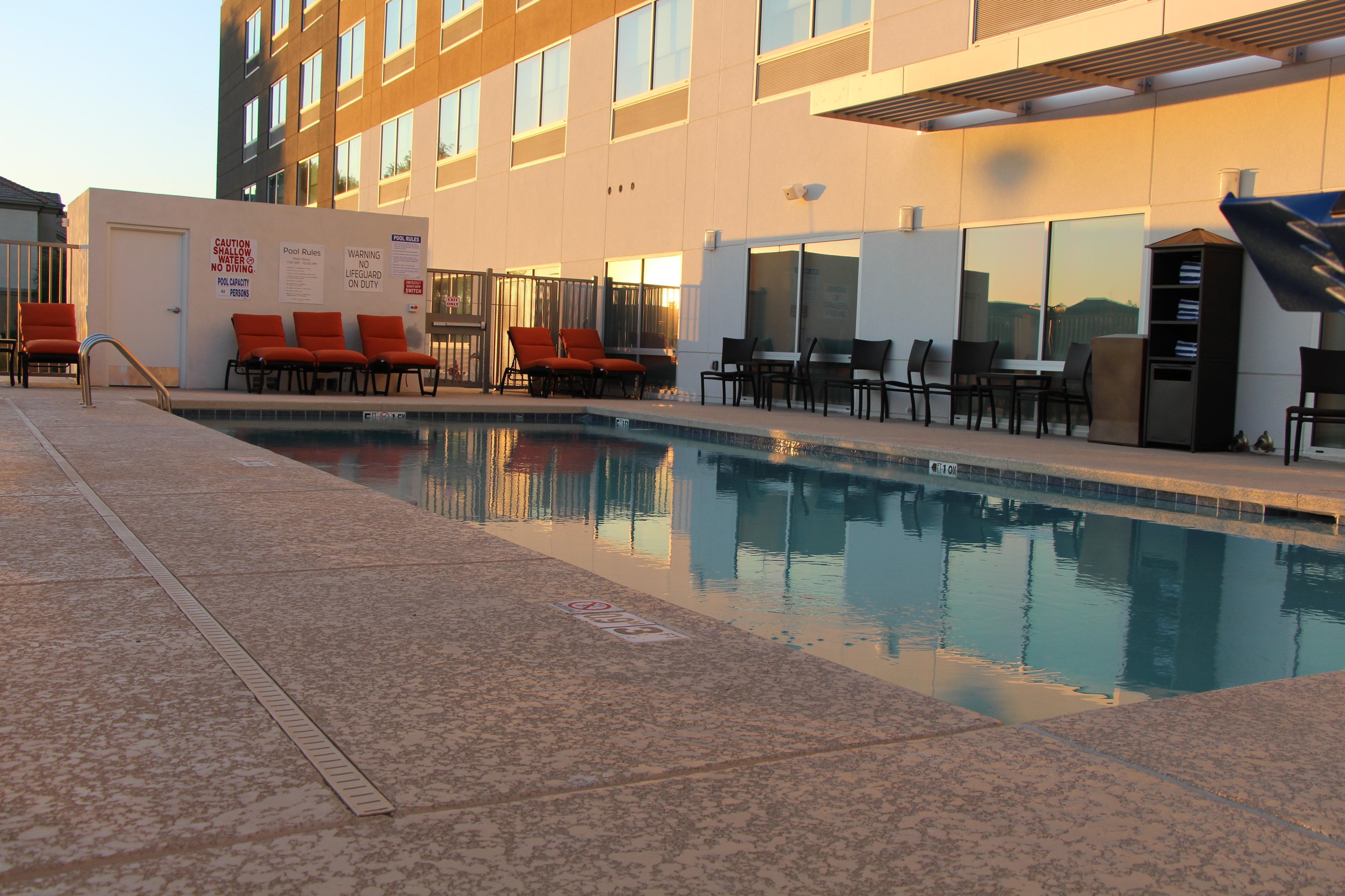 Holiday Inn Express & Suites - Phoenix - Airport North By Ihg Экстерьер фото